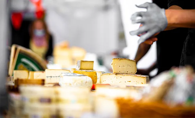 Fromagerie sur marché, Bourg-en-Bresse, Fromagerie Crèmerie Comas